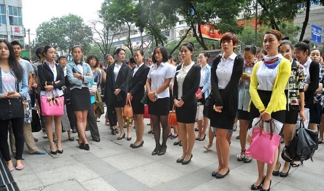 廣西高鐵乘務(wù)員招聘面試經(jīng)歷:怎么樣解決難與同事上司相處問題？