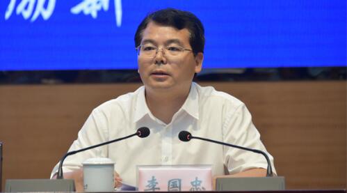 李國忠簡歷：廣西大學(xué)黨委書記李國忠，曾任廣西科技廳廳長，桂林理工大學(xué)黨委書記，桂林市委常委、組織部部長