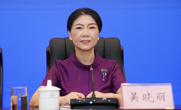 吳曉麗簡歷：來賓市政協(xié)主席吳曉麗，曾任廣西廣播電視局副局長、婦聯(lián)副主席，來賓市委副書記