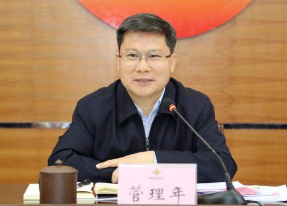 管理年簡歷：廣西自治區(qū)人大副秘書長管理年，曾任廣西總工會(huì)黨組書記、常務(wù)副主席、供銷社主任