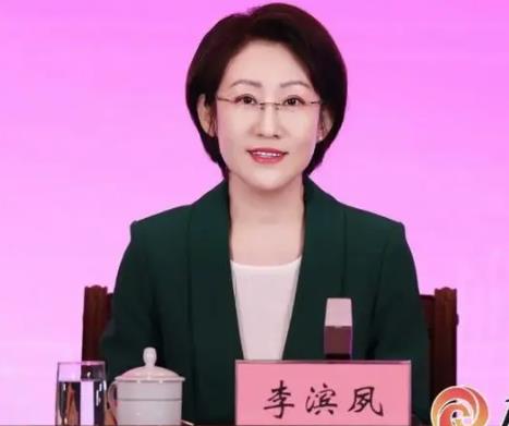 李濱夙簡歷：廣西自治區(qū)黨委宣傳部部務(wù)委員李濱夙，曾任廣西黨委宣傳部宣傳教育處處長